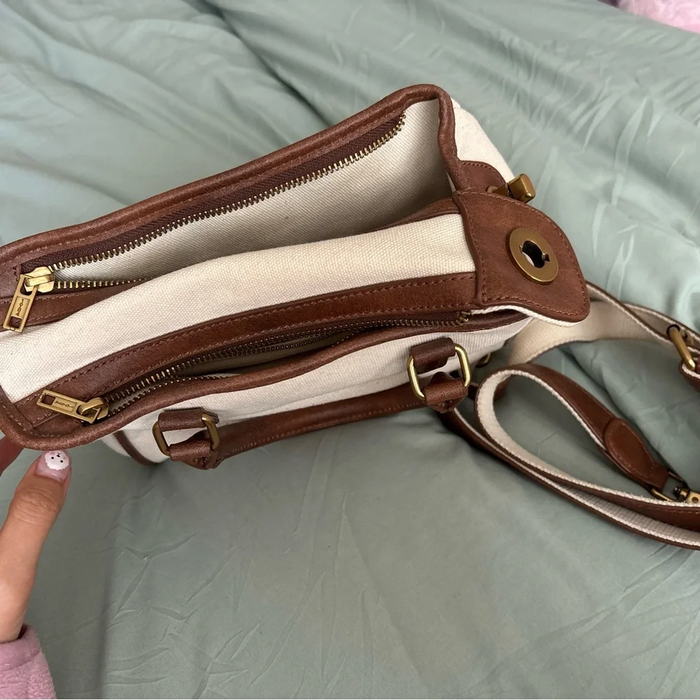 Brandy Melville purse with gold hardware buckles - Picture 8 of 8